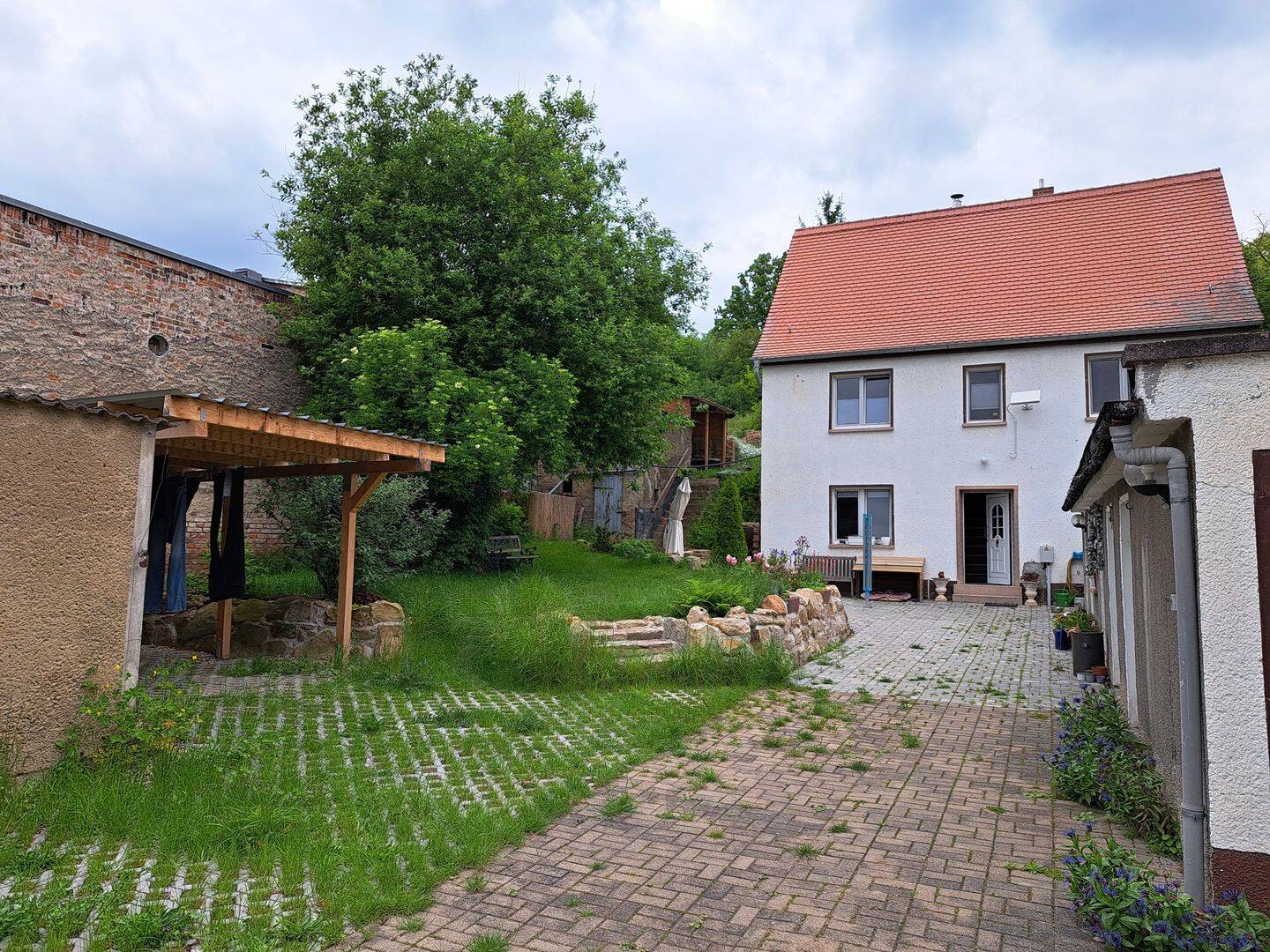 Einfamiliehaus mit Garten in Hanglage, 6682 Teuchern