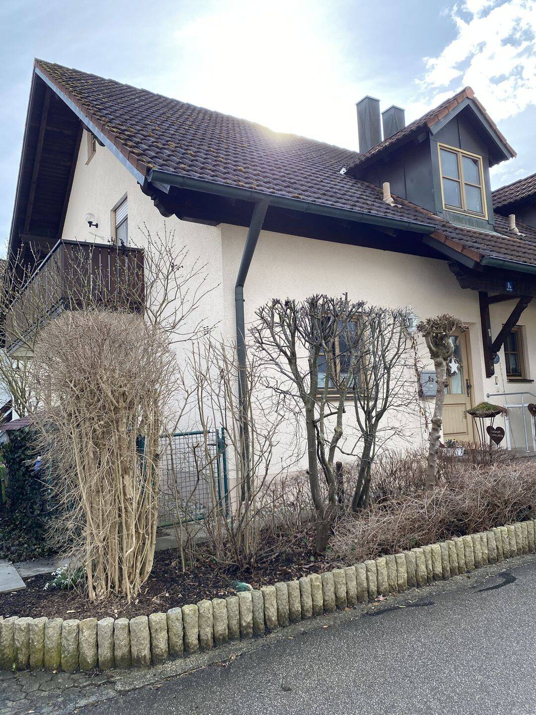 GIS IMMOBILIEN – V E R K A U F T – Hochwertige DHH in sehr guter Lage!, 93326 Abensberg