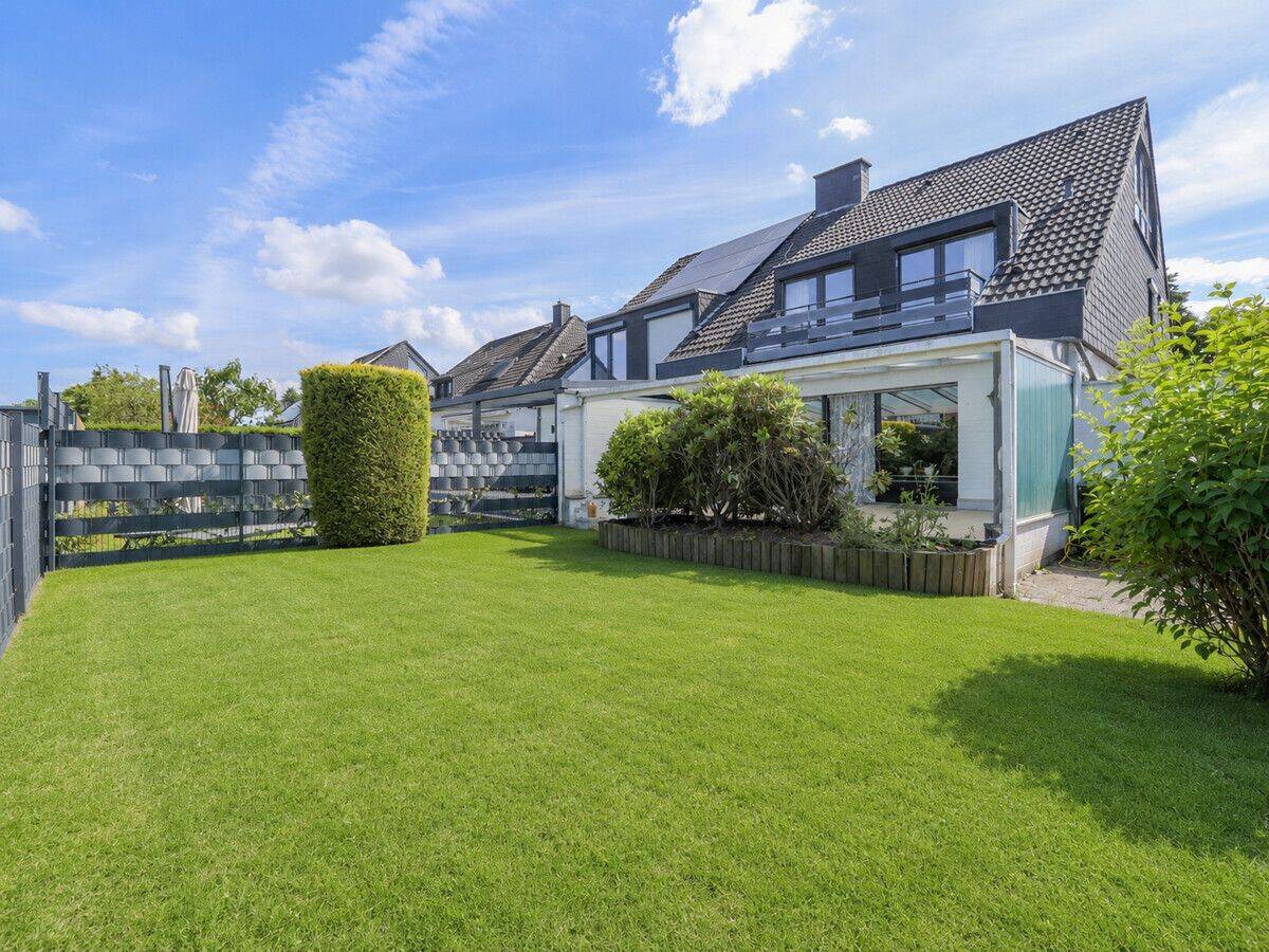 Charmante Doppelhaushälfte mit Garten und Garage in ruhiger, begehrter Wohnlage von Kleinenbroich, 41352 Korschenbroich