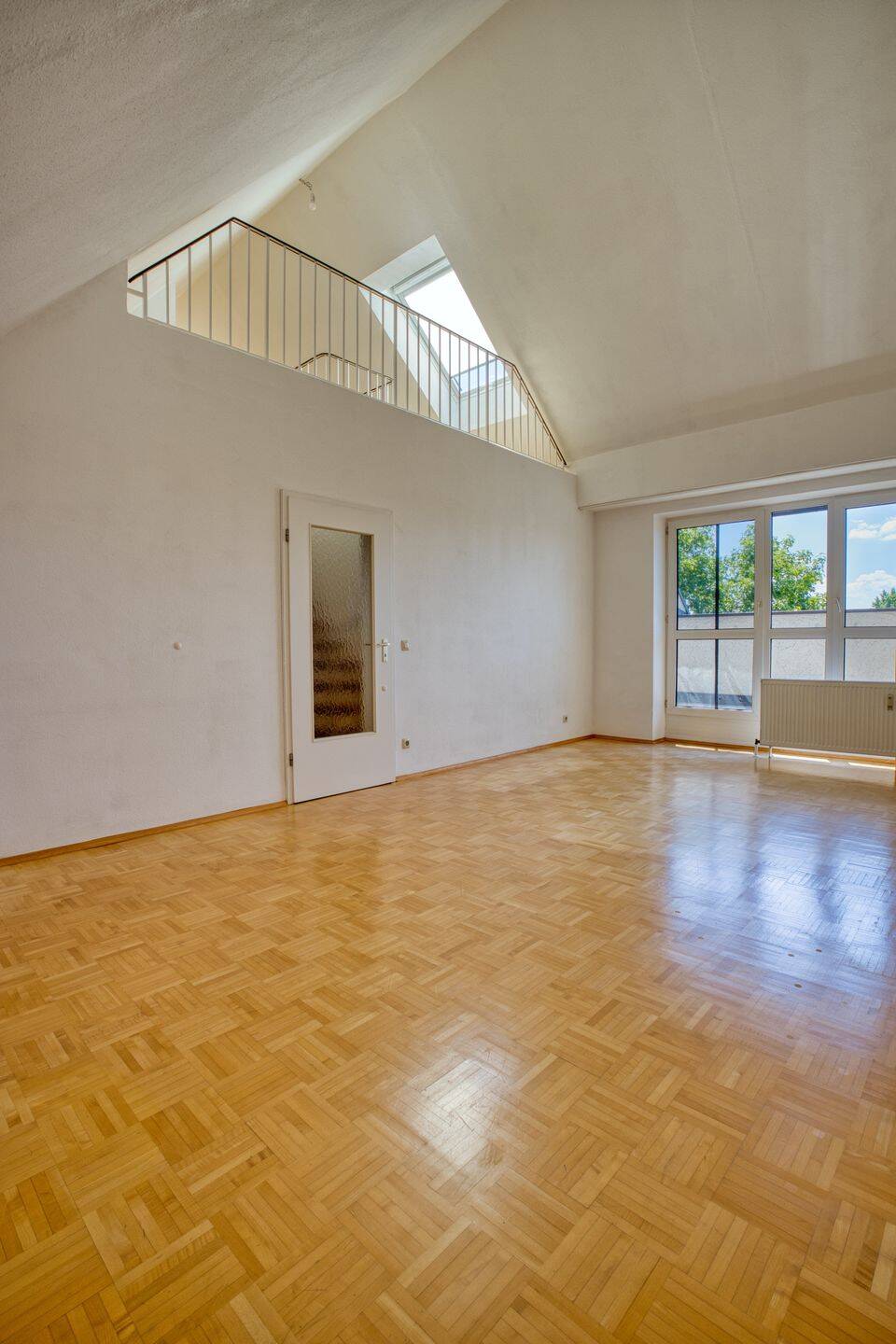 Wohnen mit besonderem Flair – 2,5-Zimmer-Galeriewohnung mit Blick ins Grüne in zentrumsnaher Lage, 95447 Bayreuth (Altstadt Birken Glocke Meyernberg Saas)