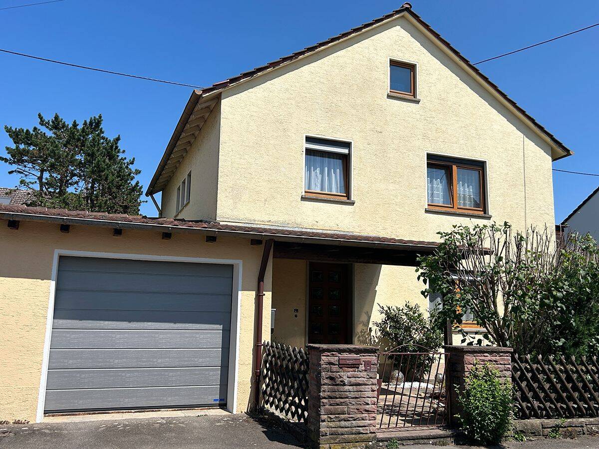 Familientraum in Ostfildern-Nellingen: Charmantes Einfamilienhaus mit Garten, Sauna und Terrasse!, 73760 Ostfildern
