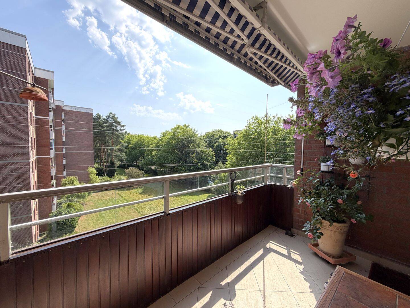 Blick ins Grüne: Bezugsfreie 2-Zimmer-Wohnung mit Tiefgaragenstellplatz in Hamburg-Rahlstedt, 22147 Hamburg (Wandsbek Rahlstedt)
