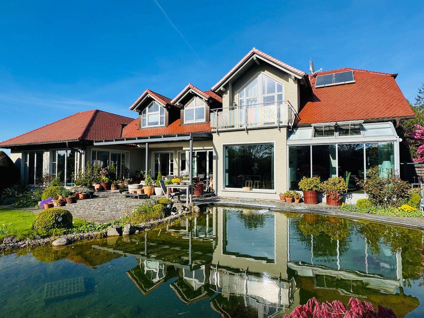 Außergewöhnliches Anwesen mit Wellnessbereich/Schwimmbad, parkähnlicher Gartenanlage mit Teich und 4 Garagen im Top Zustand, 99090 Erfurt