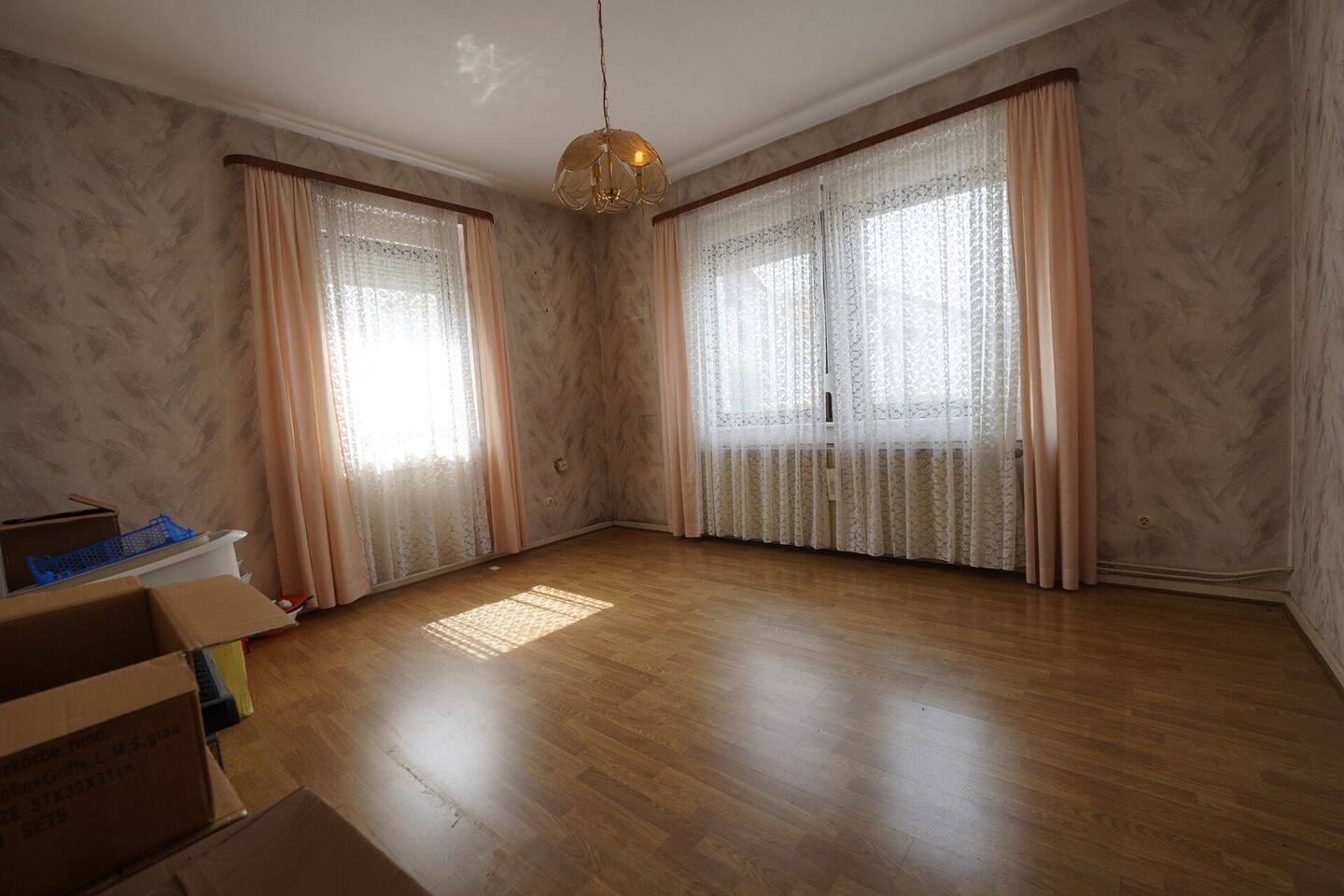 Drei Zimmer im Erdgeschoss in zentraler Lage, 65428 Rüsselsheim am Main