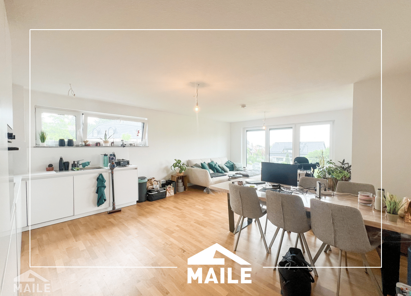 Großzügige 4-Zimmer Erdgeschosswohnung mit EBK, Terrasse, Balkon und TG-Stellplatz, 70771 Leinfelden-Echterdingen