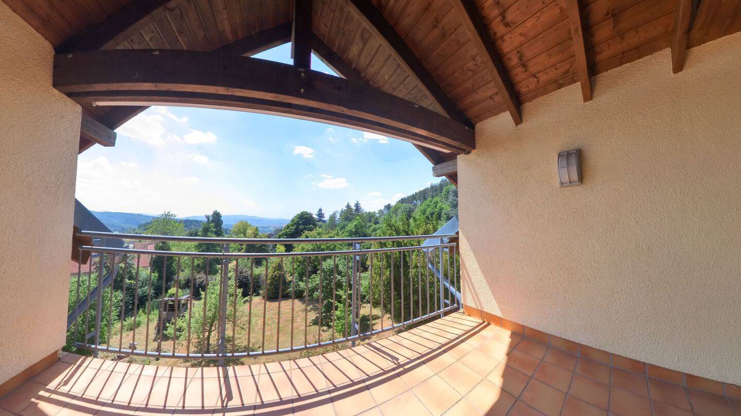 Wohnen wo andere Urlaub machen. Hochwertige 5-Zimmerwohnung in einem drei Parteien Haus, 64853 Otzberg
