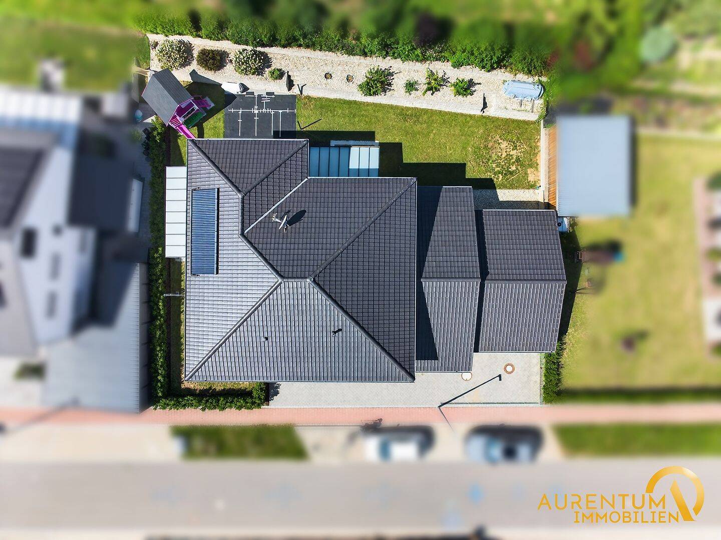 Modernes Einfamilienhaus mit hochwertiger Einliegerwohnung, Doppelgarage und traumhaftem Garten, 94333 Geiselhöring