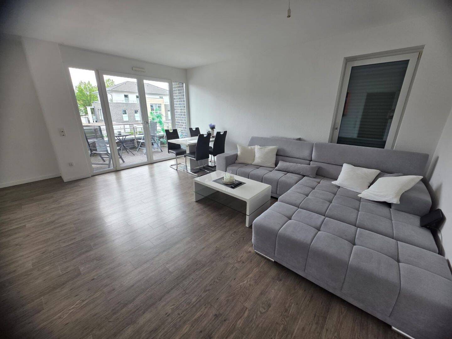 Hochwertige 3-Zimmer Wohnung im 1. Obergeschoss mit Balkon und Carport inkl. im Adenauer Carrée, 49393 Lohne (Oldenburg)