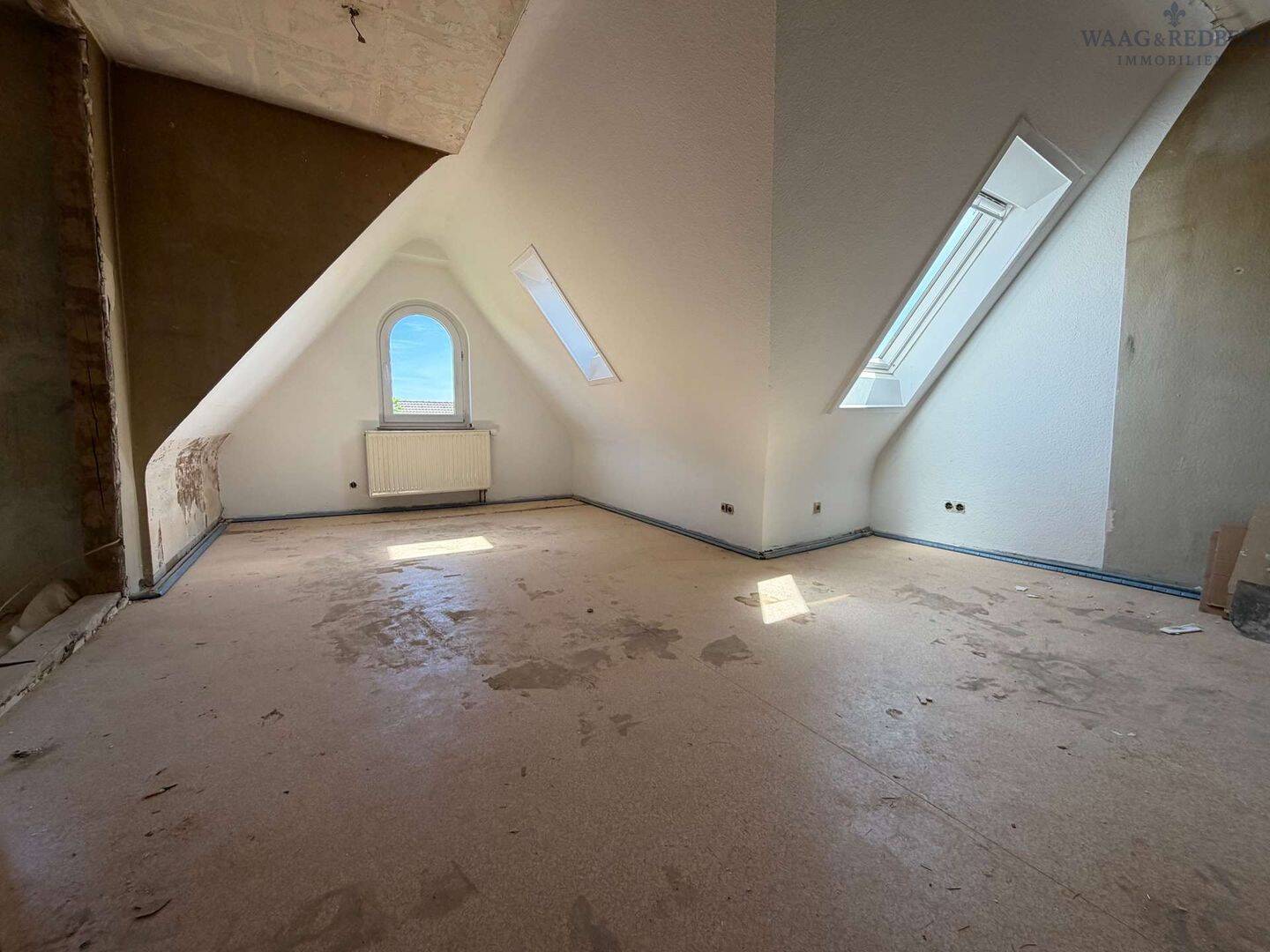 Sanierungsobjekt mit Potenzial – 2,5-Zimmer-Dachgeschosswohnung im Jugendstilhaus, 70191 Stuttgart (Bad Cannstatt Nord)
