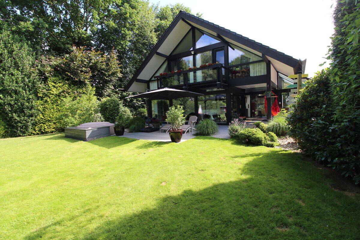 Exklusives, idyllisches Architektenhaus in besonderer Bauweise, Traumgarten und 80 qm Garagenanlage, 27612 Loxstedt