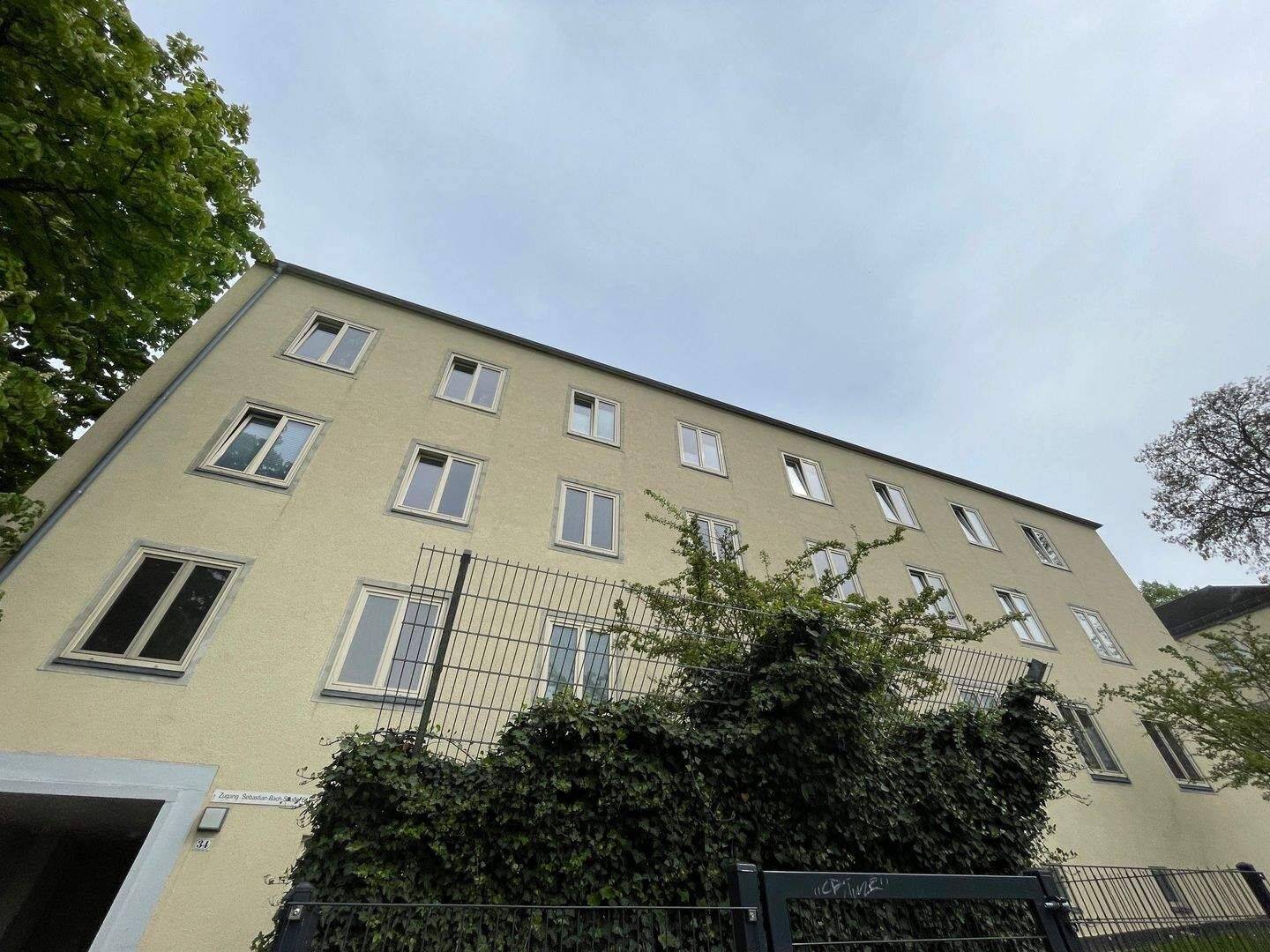 Hofer Str. **** Balkon, Wanne und Laminat ****, 9130 Chemnitz (Hilbersdorf Sonnenberg Yorckgebiet Zentrum)