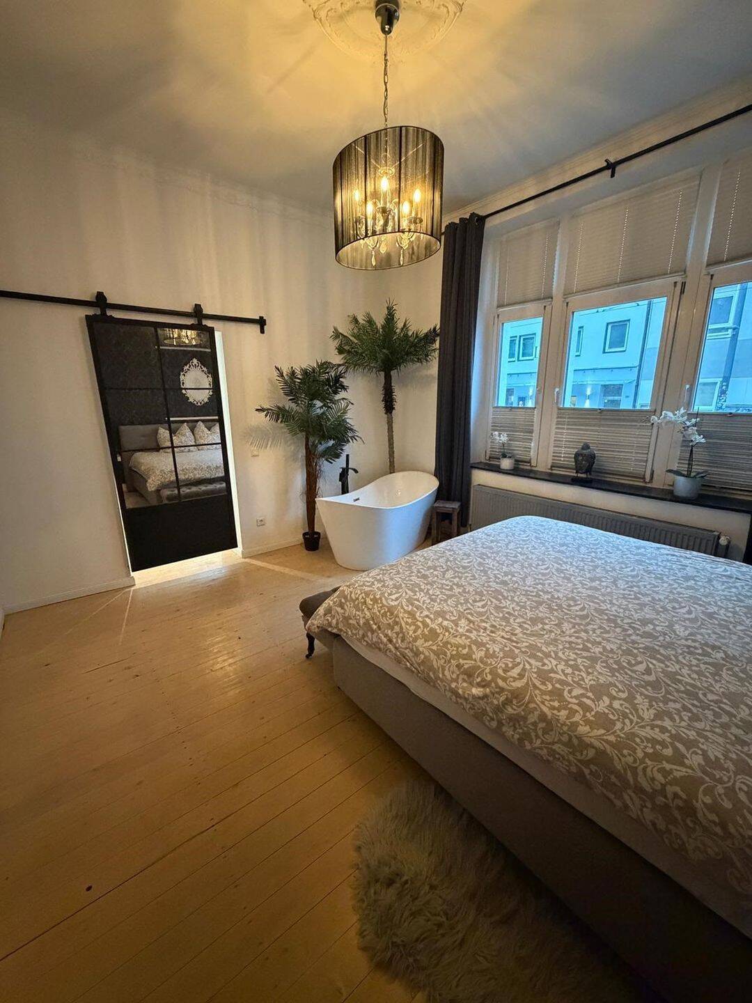 Wohnen wie im Stadthaus – stilvolle Altbauwohnung mit Terrasse und Garten in Innenstadtlage, 33602 Bielefeld (Innenstadt)