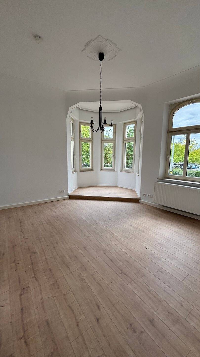 Frisch renovierte geräumige 87 m² Wohnung mit Erker und viel Licht – Ihr neues Zuhause am Obergplatz in Krefeld, 47804 Krefeld