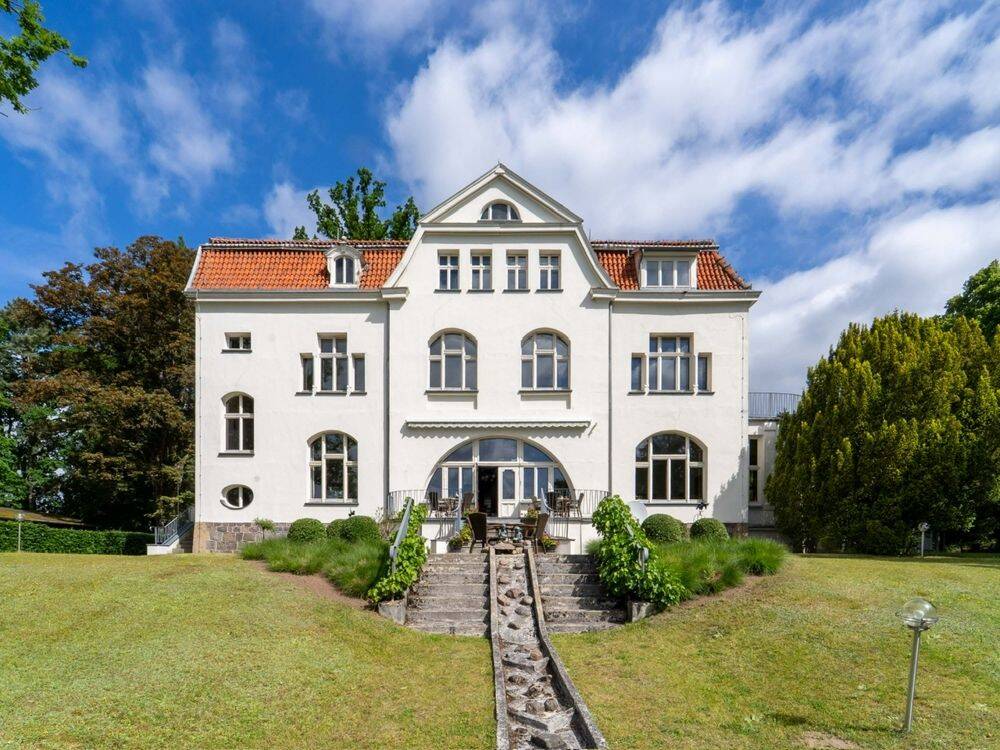 Repräsentatives Schloss direkt am Krummen Woklowsee, 17255 Wustrow