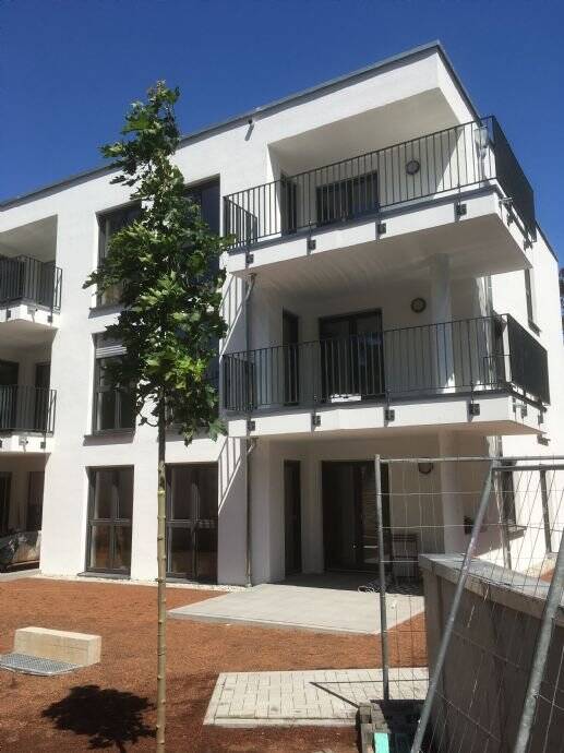 Hochwertig ausgestattete und helle 3-Zimmer-Wohnung mit Balkon und Lichtbad, 63067 Offenbach am Main (Kaiserlei Offenbach am Main)