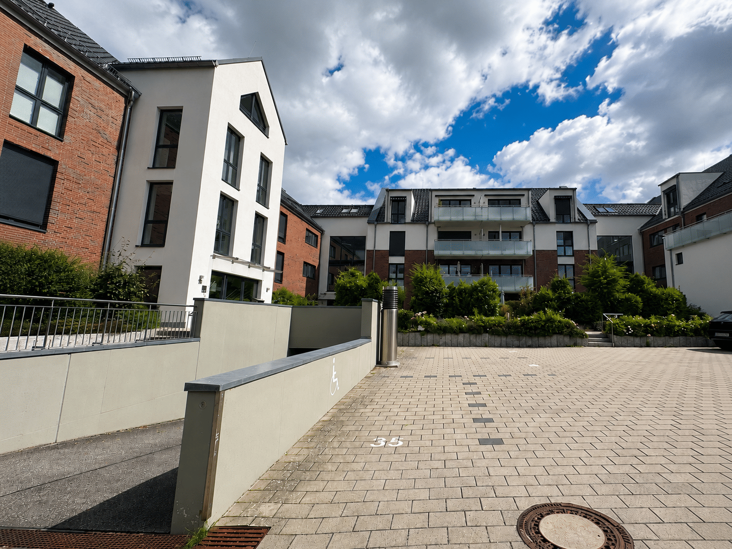 Hochwertige Eigentumswohnung mit Galerie und sonniger Südterrasse, 22880 Wedel