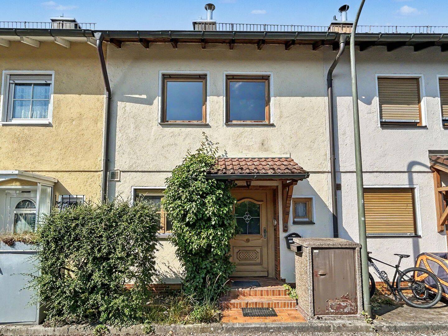 Renovierungsbedürftiges Reihenmittelhaus mit Südwest-Garten in ruhiger Lage von Olching, 82140 Olching