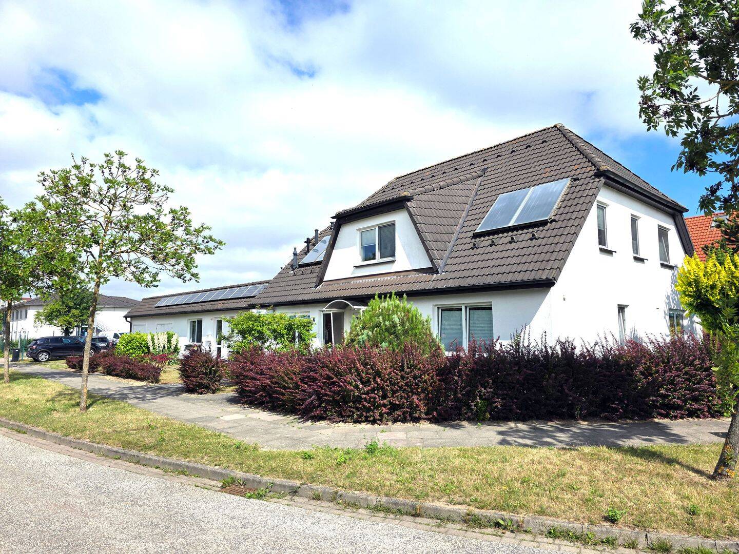 Vielseitiges Wohn- und Mehrgenerationenhaus in Stralsund mit 3 nutzbaren Einheiten, PV, Speicher, Solarthermie, 2 Garagen und Werkstatt, 18437 Stralsund
