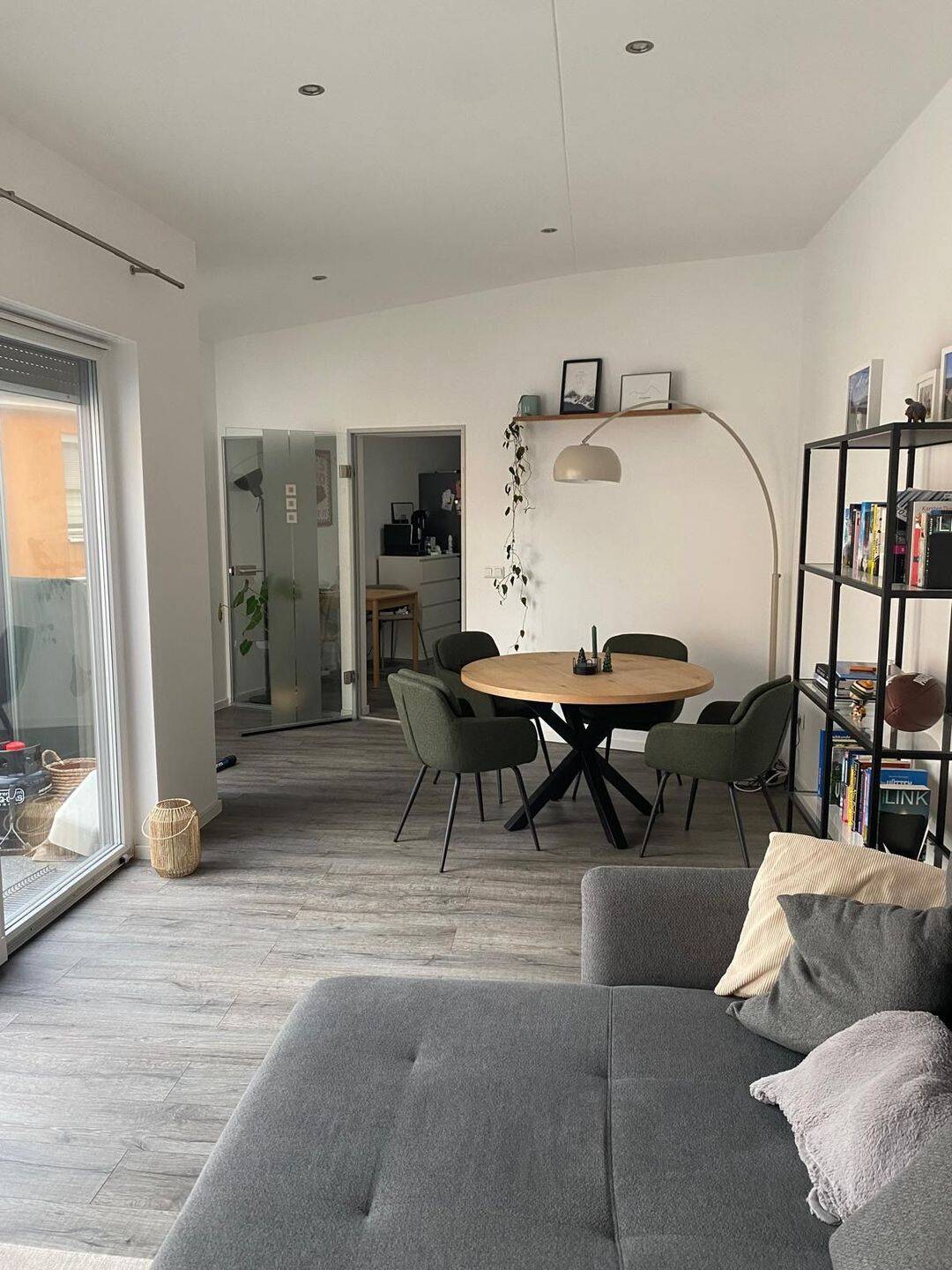 Stilvolle 3-Raum-Wohnung mit Dachterrasse und EBK in Würzburg, 97082 Würzburg (Altstadt Heidingsfeld Steinbachtal Zellerau)