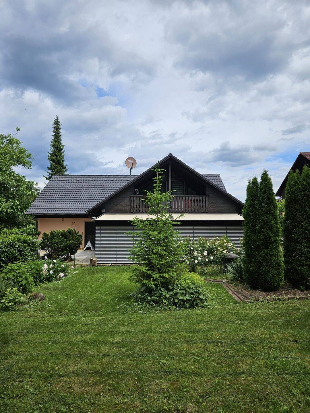Großzügiges Zwei- bis Dreifamilienhaus mit enormem Potenzial und XL-Grundstück in Tiefenbronn, 75233 Tiefenbronn