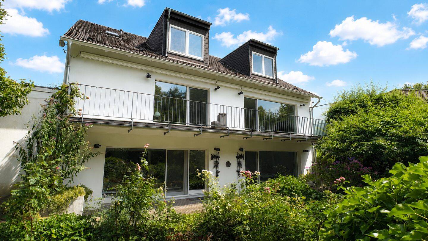 Freistehendes und großzügiges Einfamilienhaus mit Einliegerwohnung, 40489 Düsseldorf (Angermund Kaiserswerth Kalkum Lohausen Wittlaer)