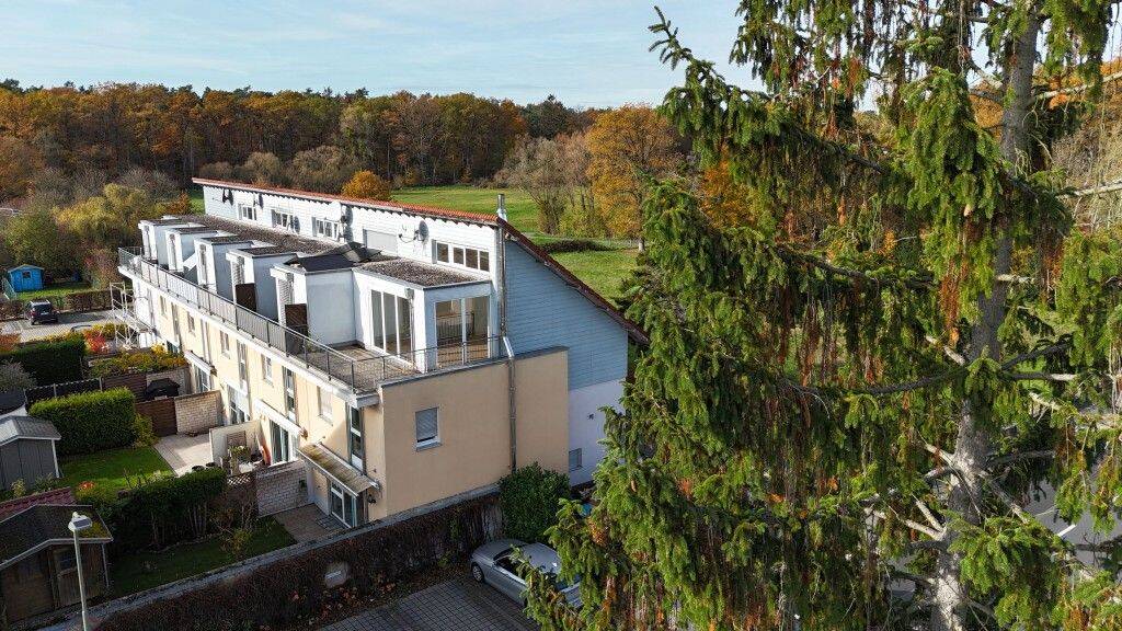 Ein Zuhause zum Ankommen – stilvolles Reiheneckhaus mit traumhaftem Dachstudio, 63165 Mühlheim am Main