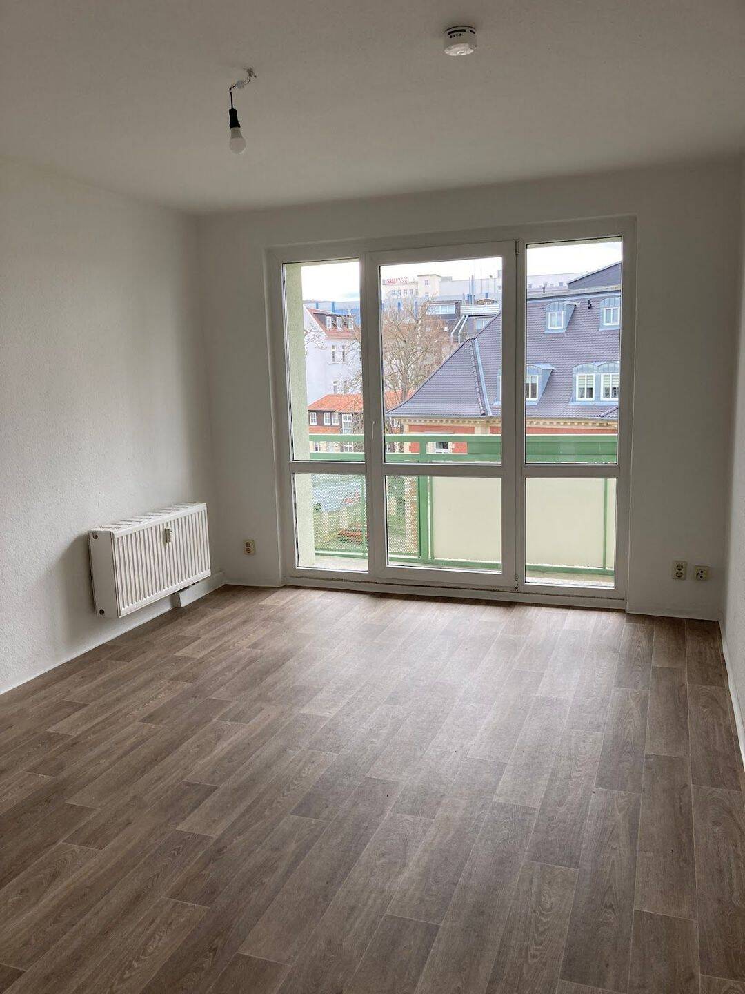 Stilvoll wohnen: Zentrale Wohnung mit Balkon, Stellplatz & Wohlfühlfaktor., 7545 Gera (Bieblach Innenstadt Ostviertel Pforten Untermhaus)