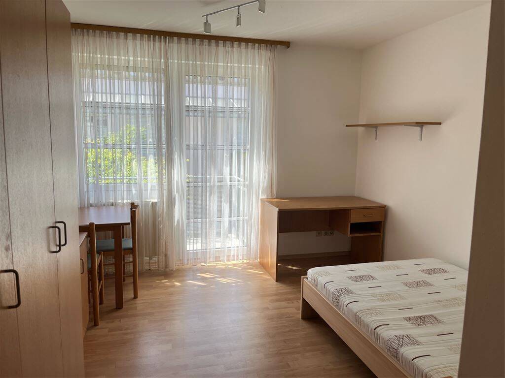 Schönes 1-Zimmerapartment mit Balkon und Tiefgaragenstellplatz nähe Universität. Ideal für Studenten, 93053 Regensburg (Galgenberg Kasernenviertel Kumpfmühl-Ziegetsdorf-Neuprüll Oberisling-Graß)
