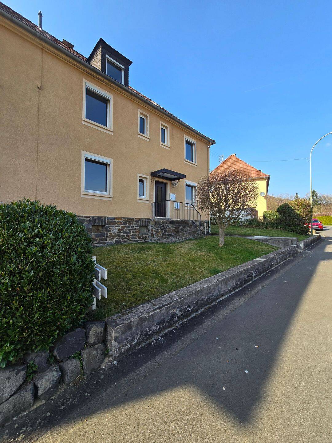 DHH in ruhiger, naturnaher und zentraler Wohnlage (auch als 2-FH nutzbar), 57548 Kirchen (Sieg)