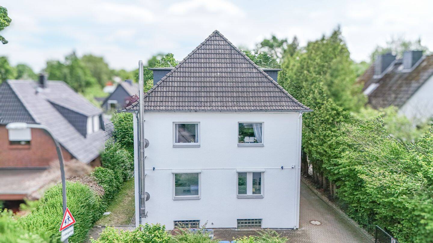 Aufgeteiltes Mehrfamilienhaus mit 3 Wohneinheiten & 2 Garagen!, 22523 Hamburg (Eimsbüttel Eidelstedt)