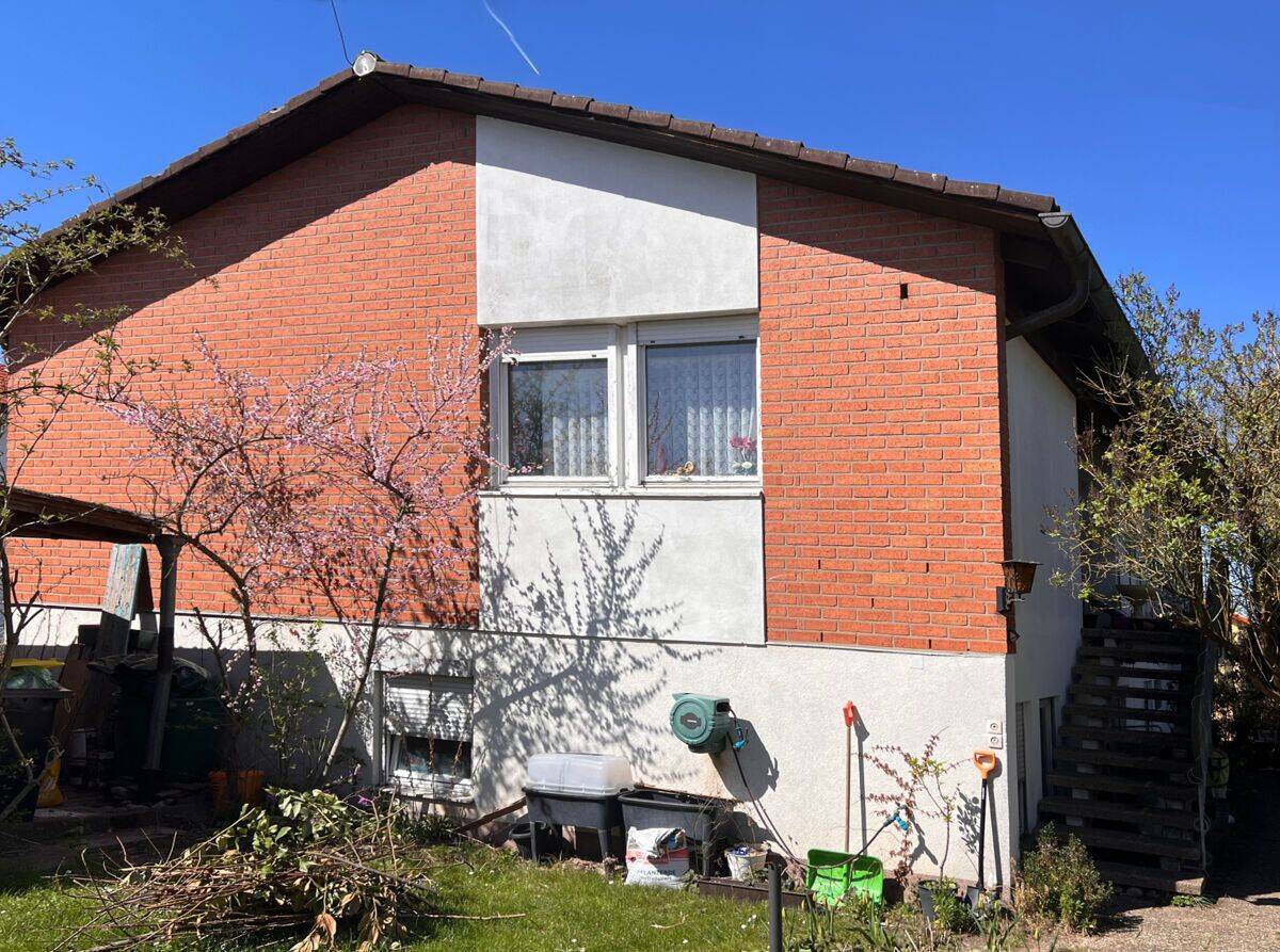 Stark sanierungsbedürftiges Fertighaus (Abrissimmobilie) in Kersbach, 91301 Forchheim