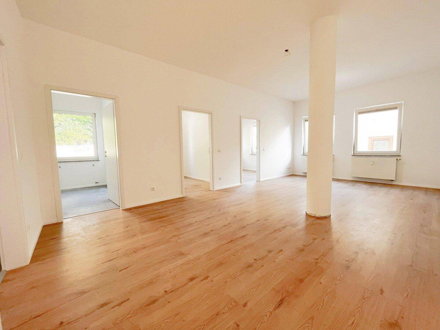 Hochwertiges Wellness-Bad – Komplett Saniert – Zentrale Lage in Ilsfeld – Inkl. EBK & Stellplatz, 74360 Ilsfeld