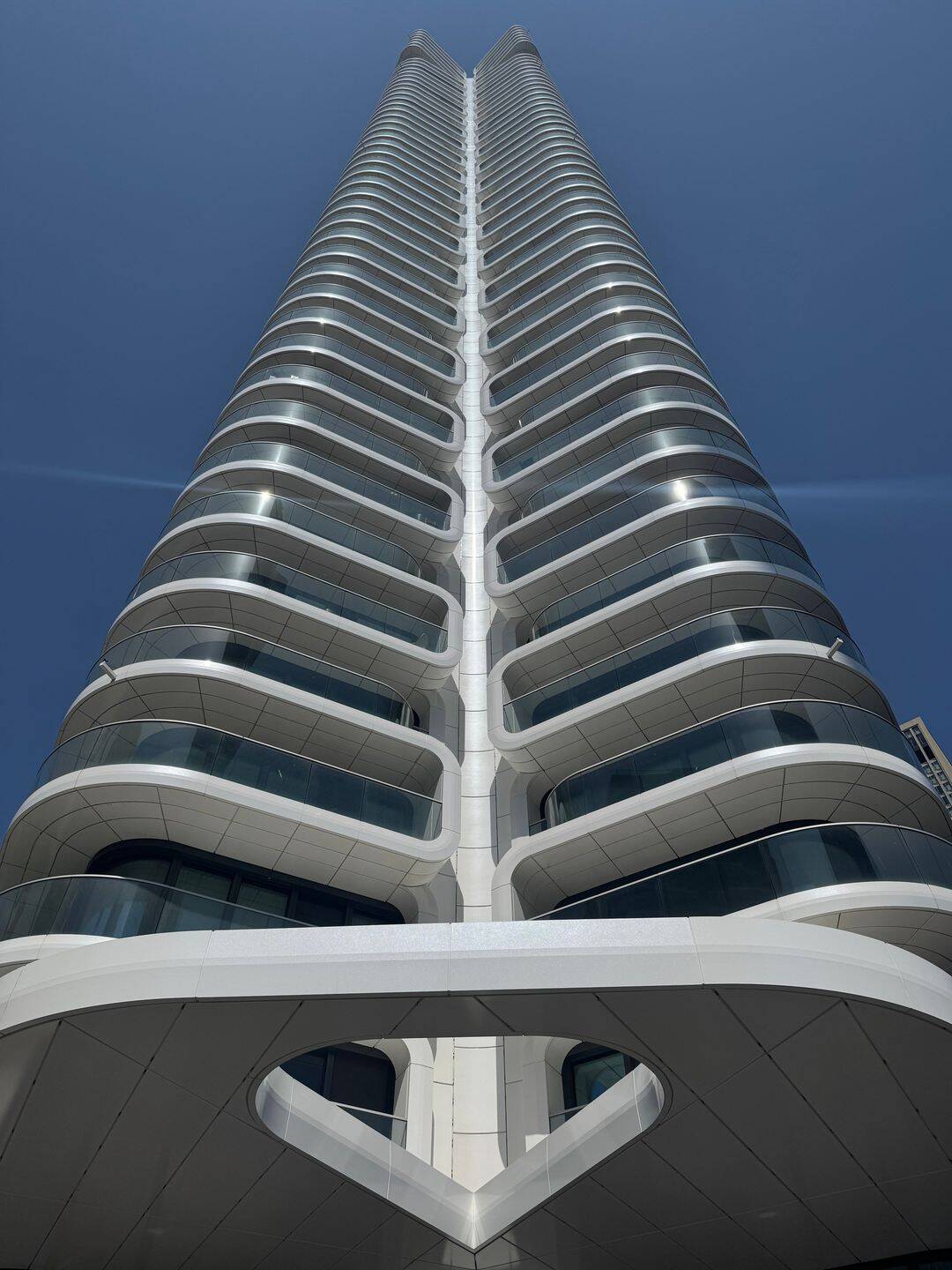 Grand Tower – Stilvolle Drei-Zimmer-Wohnung im 15. OG, 60327 Frankfurt am Main (Gallus Gutleutviertel Westend-Süd)