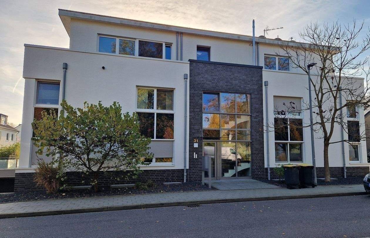 Traumhafte Etagenwohnung in nicht duplizierbarer Lage zum Nordpark gelegen ! Gemütliche Terrasse und 2 Stellplätze !, 41179 Mönchengladbach