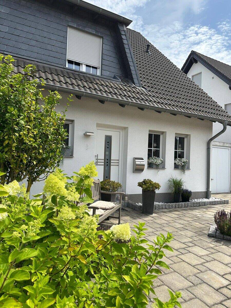 Schönes 1 Familienhaus in Baesweiler mit viel Platz, 52499 Baesweiler