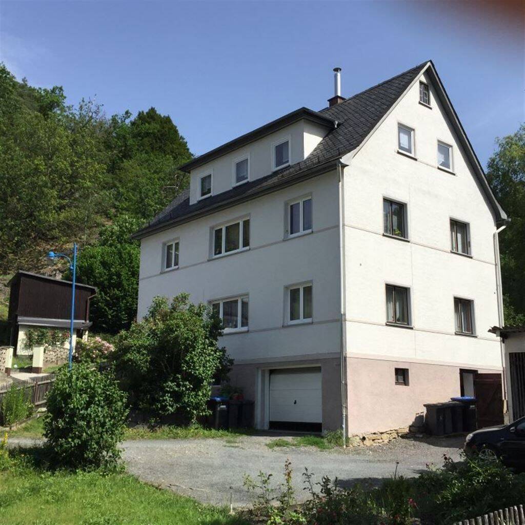 Freistehendes Dreifamilienhaus mit Innenhof, Garten und Garage, 7330 Probstzella