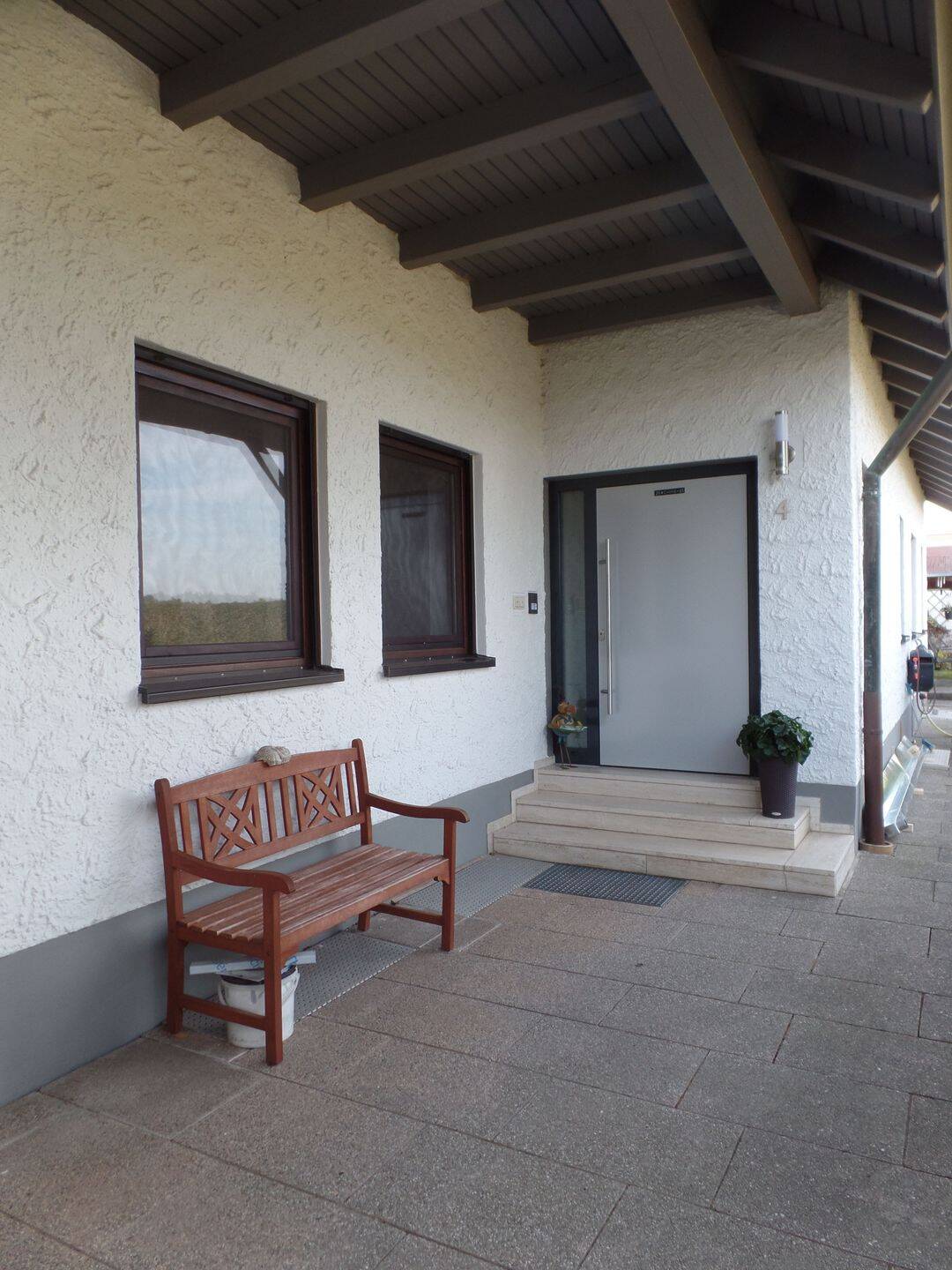 Fast wie ein Haus, große 4 -Zi EG-Wohnung mit Garten, Garage, Kachelofen, Außenkamin lvm in Heilsbronn OT, 91560 Heilsbronn