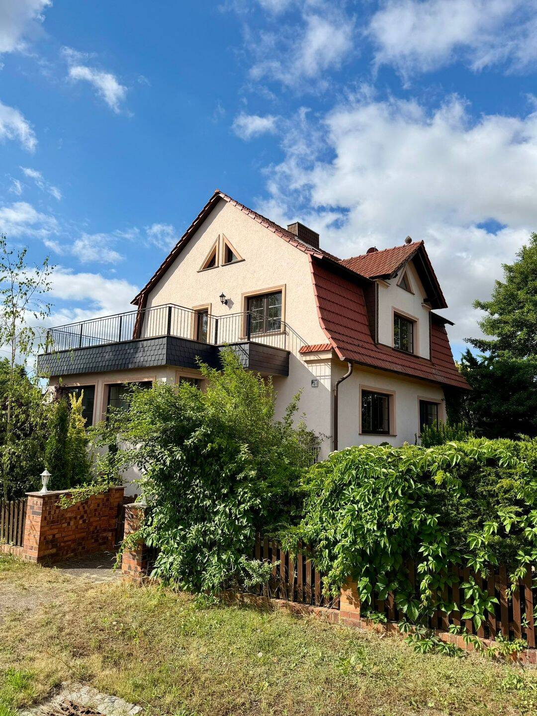 Gepflegtes Mehrfamilienhaus mit großem Grundstück, Nebengebäude, PV-Anlage und vielfältigen Nutzungsmöglichkeiten, 6917 Jessen (Elster)