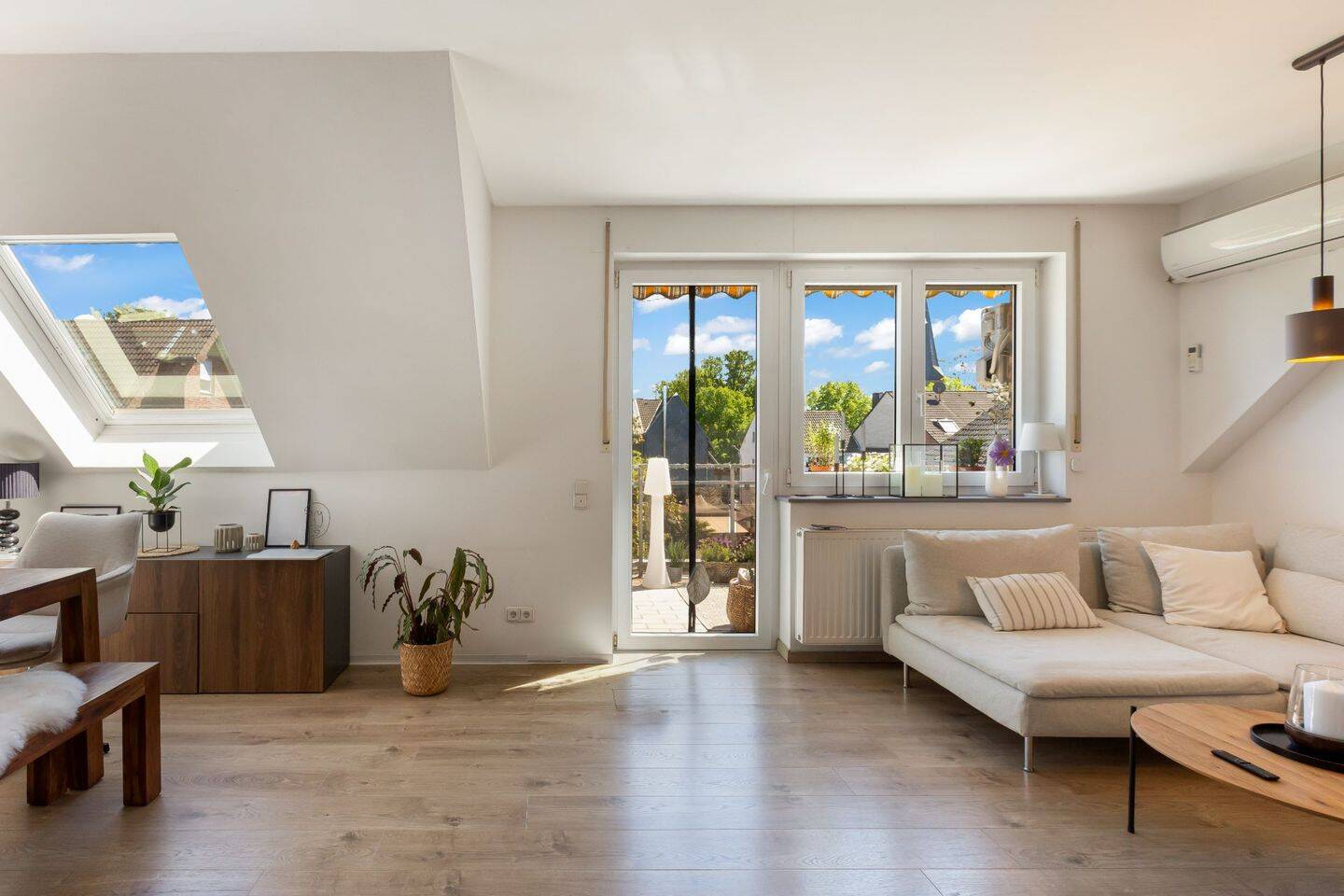 Schöne Maisonette Etagenwohnung in sehr begehrter Lage in Rheinnähe, 41468 Neuss