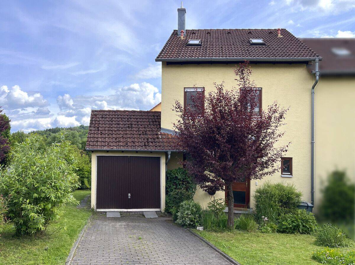 GERÄUMIGES EINFAMILIENHAUS (DHH) MIT GARAGE IN WESTHEIM, 74538 Rosengarten