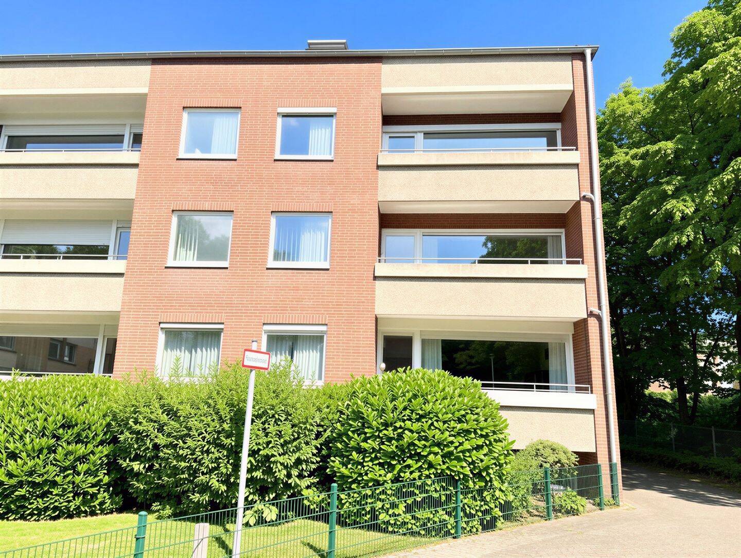 Gut geschnittene Etagenwohnung inkl. Einzelgarage, 41462 Neuss