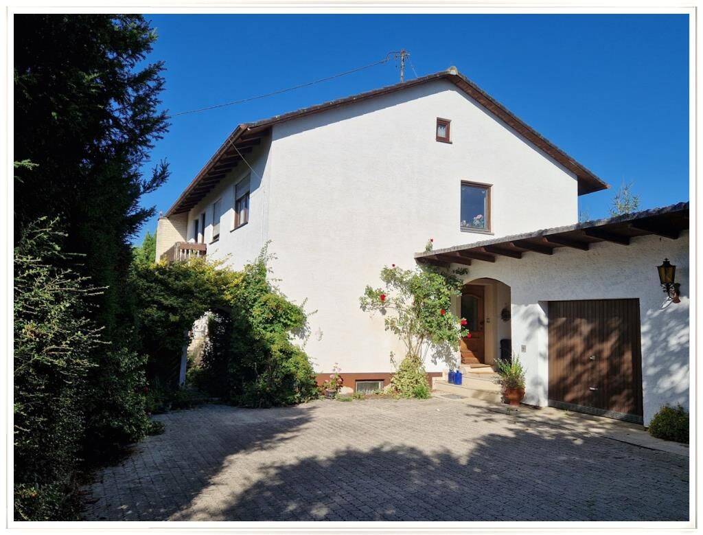 Großzügiges Zweifamilienhaus mit 2.020 m² Grund in der Gemeinde Petershausen im Landkreis Dachau, 85238 Petershausen