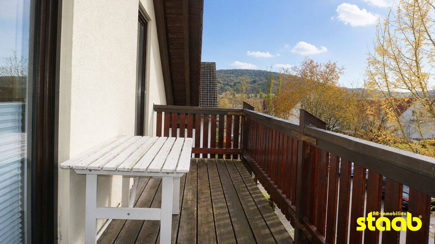 SCHNUCKLIGE 2-ZIMMER-DACHGESHOSSWOHNUNG MIT EBK – gepflegtes Wohnhaus und Wohnumfeld!, 63773 Goldbach