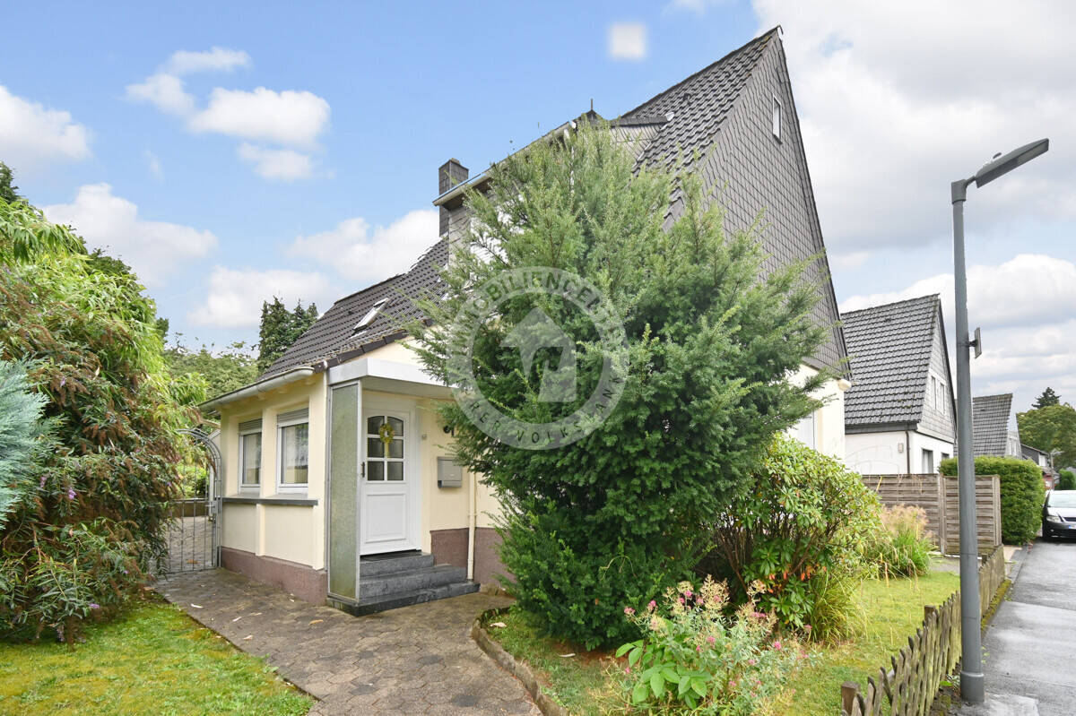 Seltene Gelegenheit: Freistehendes Einfamilienhaus mit großem Grundstück!, 44267 Dortmund (Benninghofen Benninghofen-Loh Berghofen Holzen Höchsten)