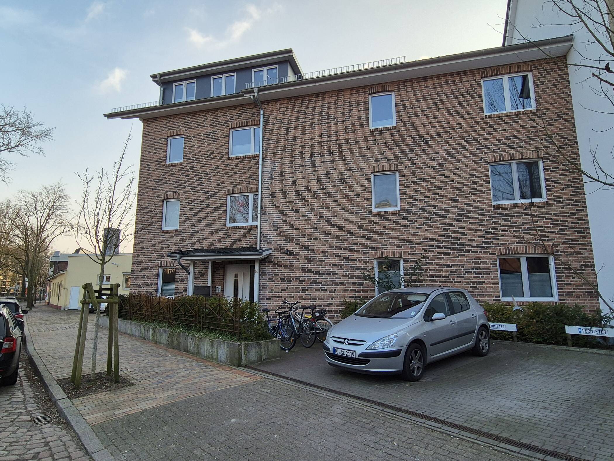 Zentrale, großzügige, ruhige, hochwertige 2-Zimmer EG Wohnung inkl. Garten in Elmshorn, 25335 Elmshorn