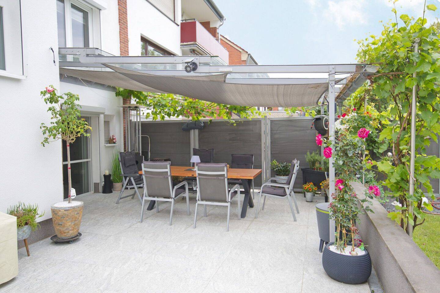 Dreiparteienhaus mit Gartenparadies, 40589 Düsseldorf
