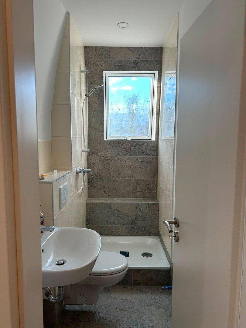 Erstbezug nach Sanierung – Möbliertes WG-Zimmer in hochwertiger Frauen-WG in Frankfurt-Eschersheim, 60433 Frankfurt am Main (Bonames Dornbusch Eschersheim Frankfurter Berg Preungesheim)