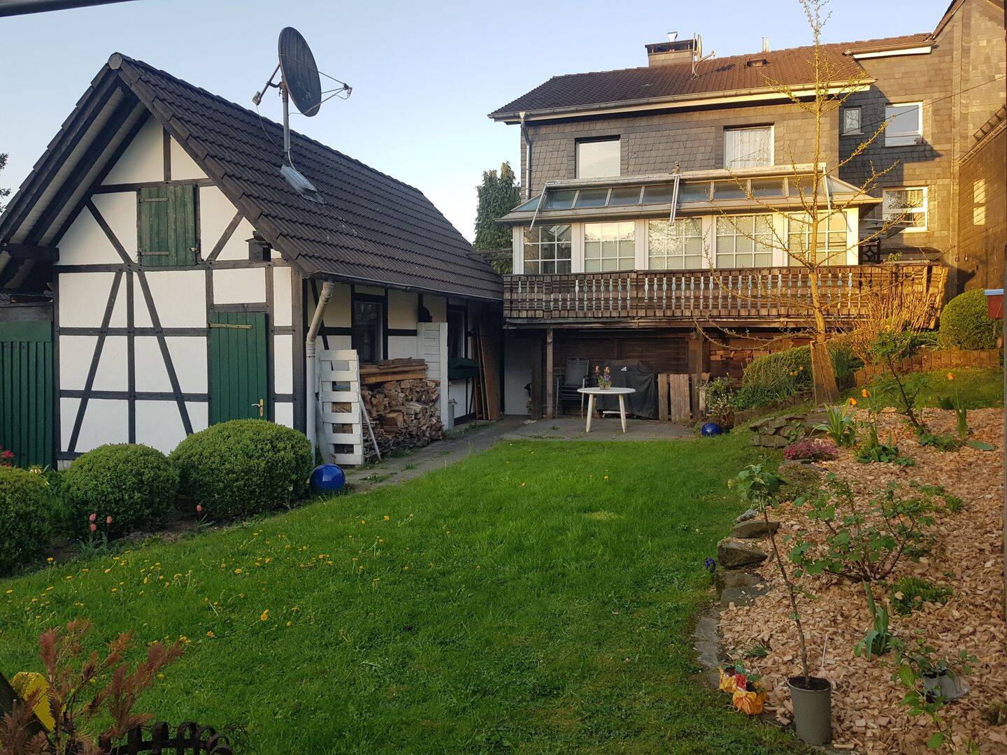 Großzügige Doppelhaushälfte aus Alt & Neubau-Mehrgenerationen Haus, ländlich gelegen, 51688 Wipperfürth