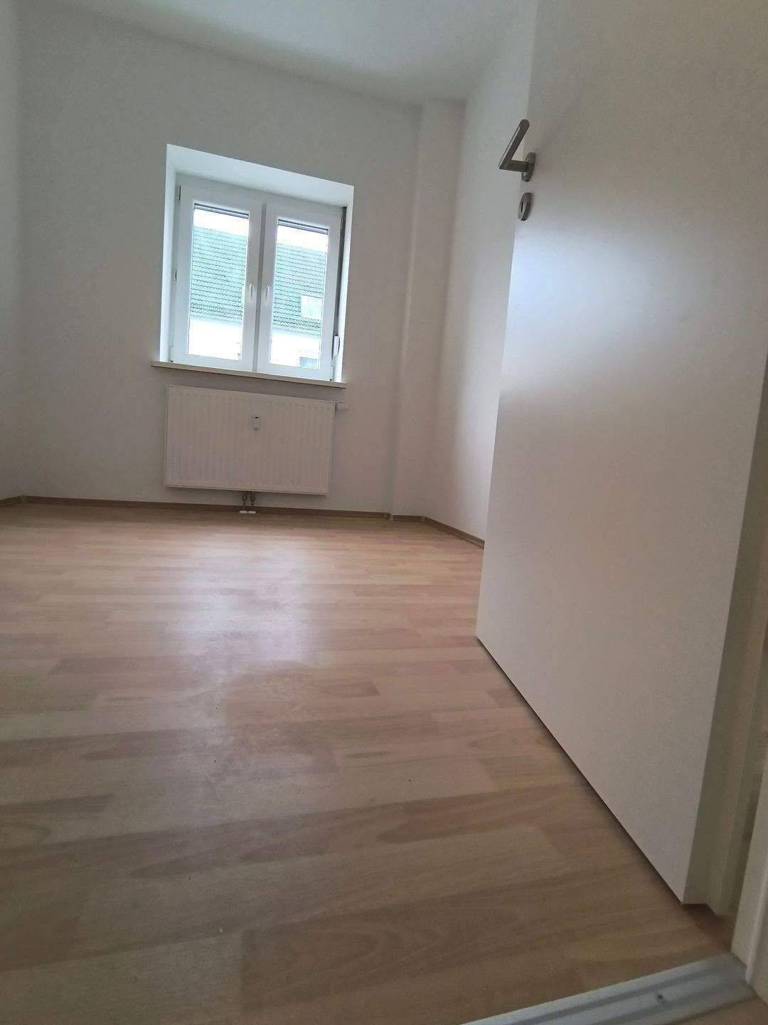 Mit Stellplatz: Moderne 3-Zimmer-Wohnung in Schweinau, Nürnberg – ideal für Singles und Paare, 90441 Nürnberg (Gibitzenhof Sandreuth Schweinau Werderau)