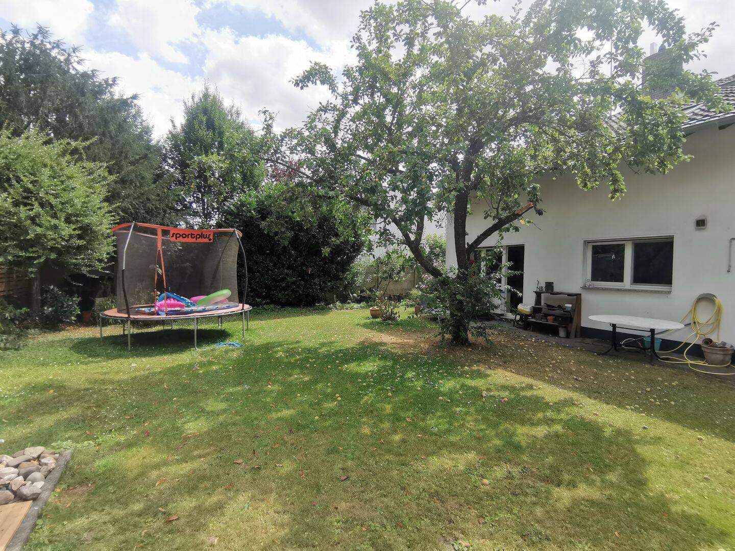 Schönes freistehendes Zweifamilienhaus mit traumhaften Gärten in Mönchengladbach, 41239 Mönchengladbach